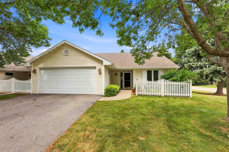 1917 Knapp St, Oshkosh, WI 54902