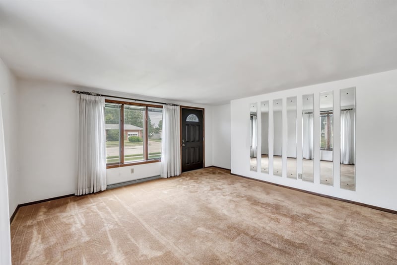 131 Johnson St, Green Bay, WI 54162-8839