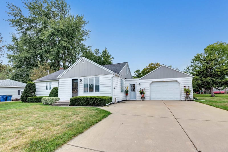 131 Johnson St, Green Bay, WI 54162-8839