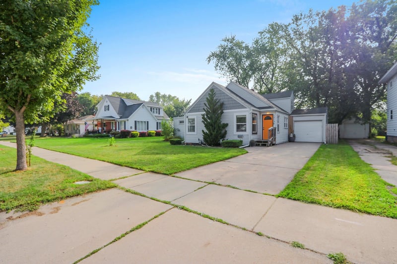 1213 12th Ave, Green Bay, WI 54304