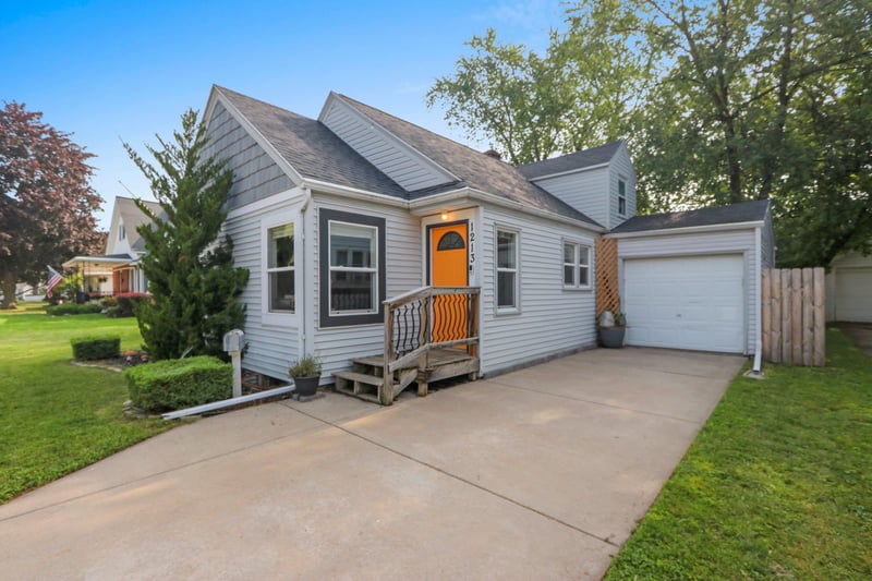 1213 12th Ave, Green Bay, WI 54304