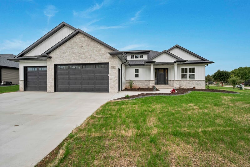 3196 Eclipse Dr, Belleville, WI 54311
