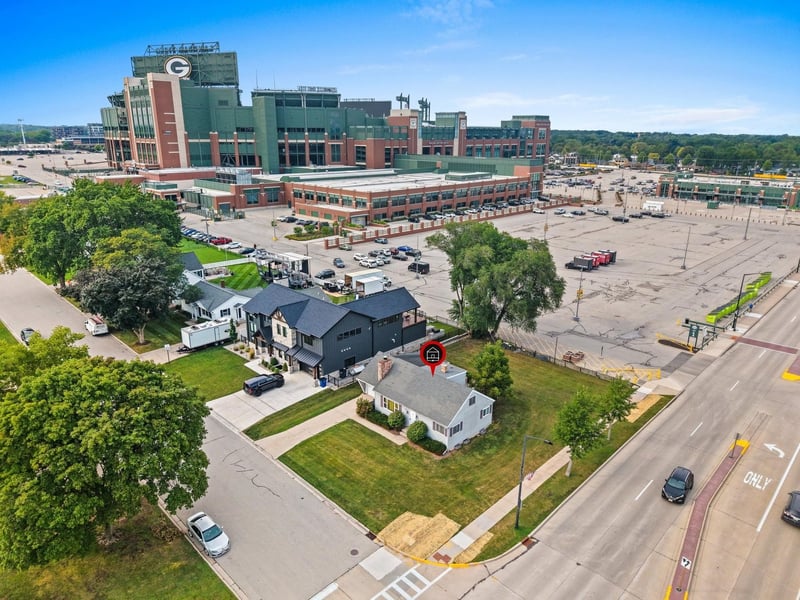 880 Stadium Dr, Green Bay, WI 54304-4447
