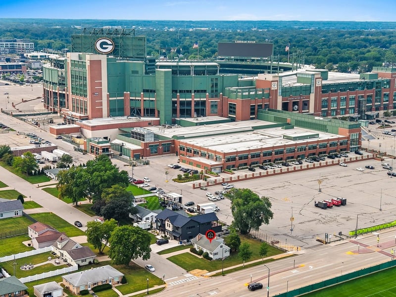 880 Stadium Dr, Green Bay, WI 54304-4447