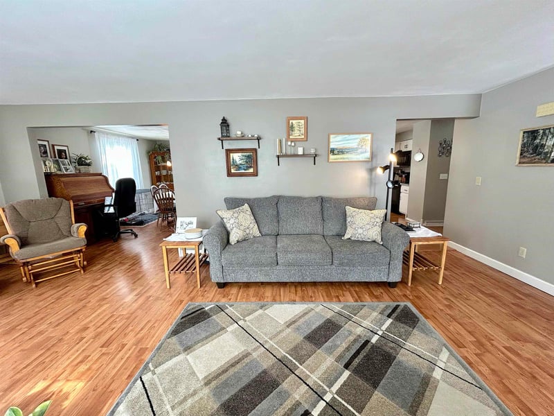 700 Ravenswood Ct, Neenah, WI 54956
