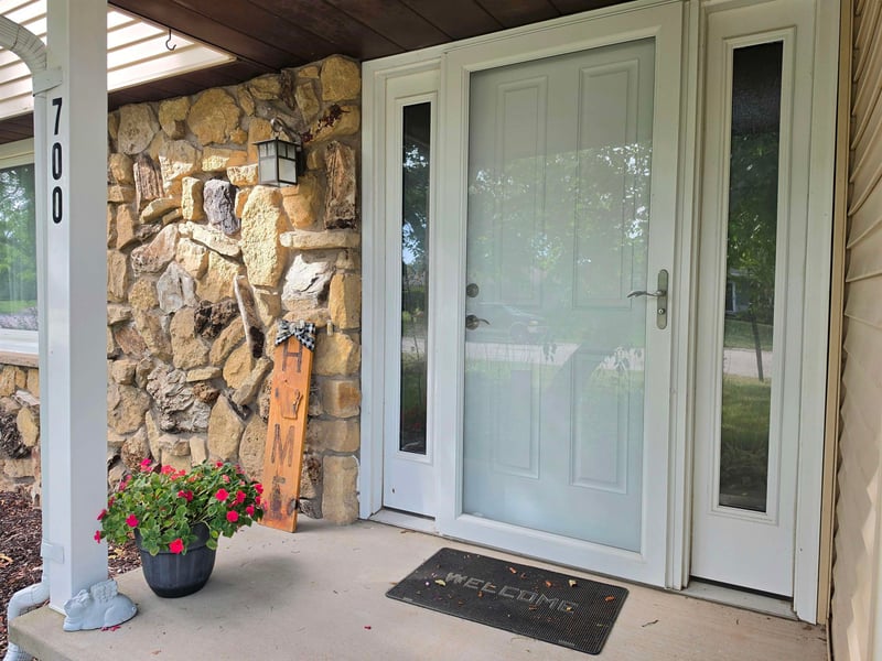 700 Ravenswood Ct, Neenah, WI 54956