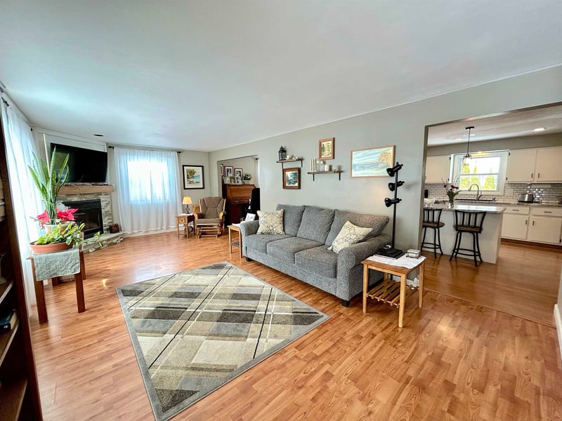 700 Ravenswood Ct, Neenah, WI 54956