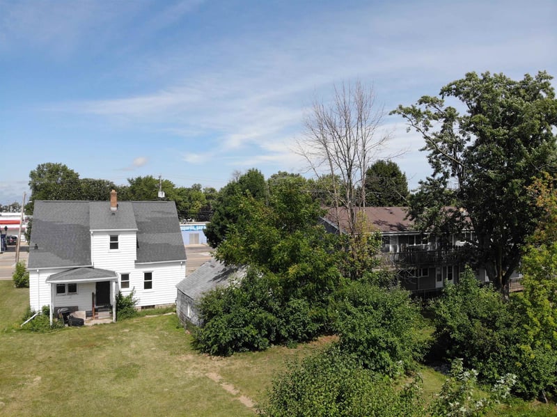 1018 Main St, Neenah, WI 54956