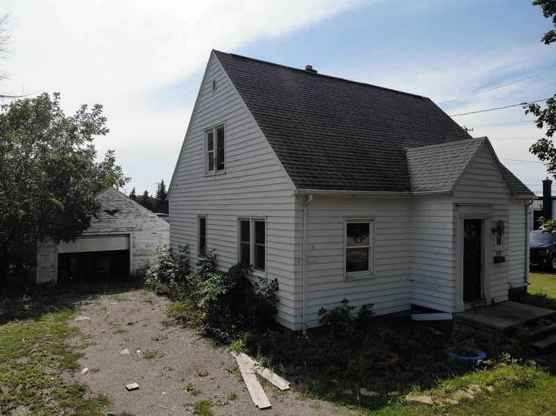 1018 Main St, Neenah, WI 54956
