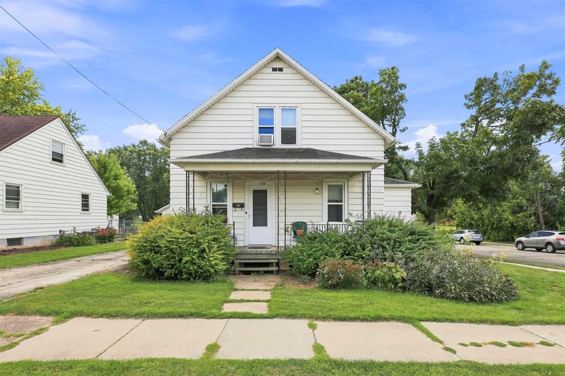 703 Park Ave, Little Chute, WI 54140-2033