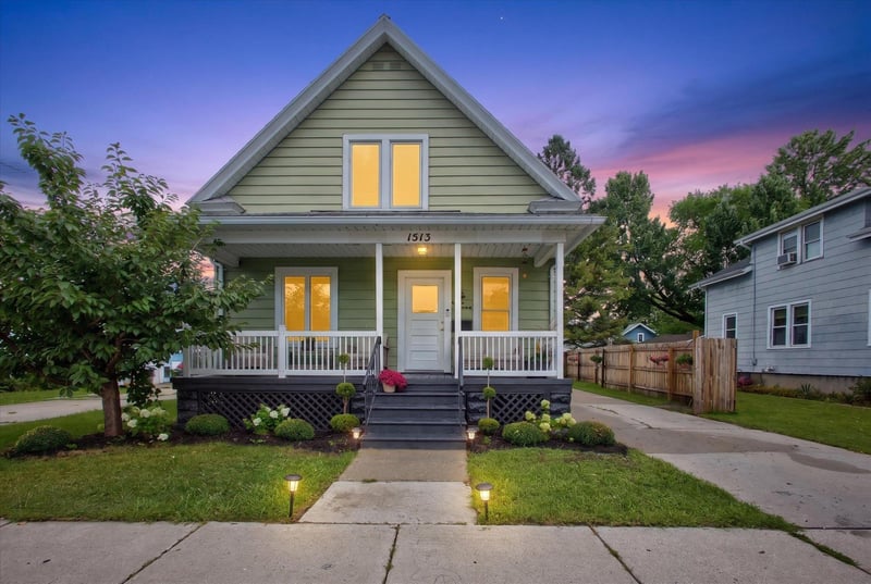 1513 Morrow St, Green Bay, WI 54302-1727