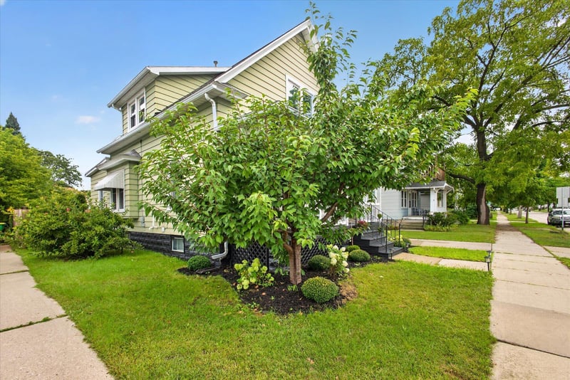 1513 Morrow St, Green Bay, WI 54302-1727