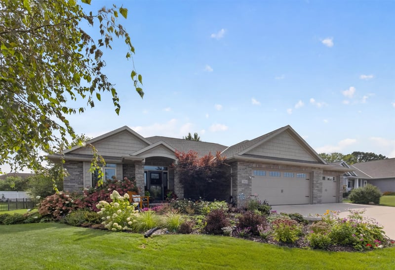 3364 Cottage Hill Dr, Green Bay, WI 54311
