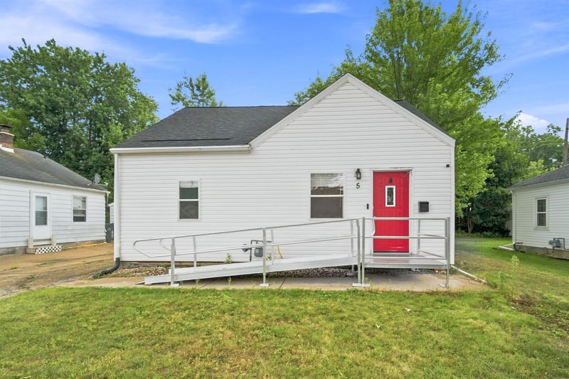 5 Armstrong Ct, Kaukauna, WI 54130