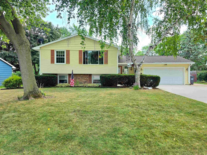540 Somerset Dr, Green Bay, WI 54301-2724