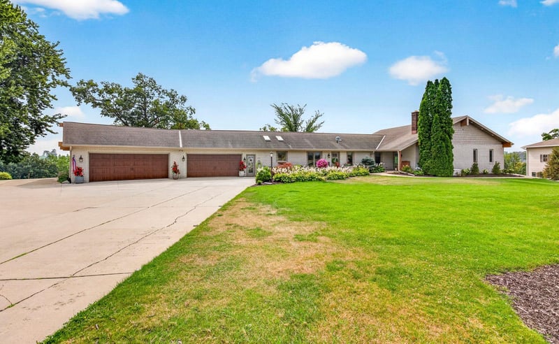 209 Main St, Wrightstown, WI 54180