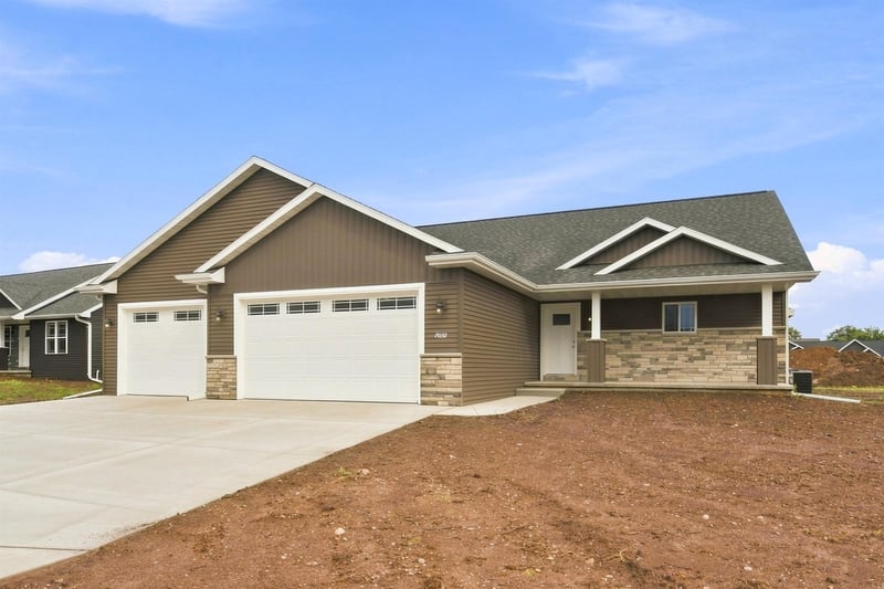 W7032 Jaclyn Ln, Greenville, WI 54942