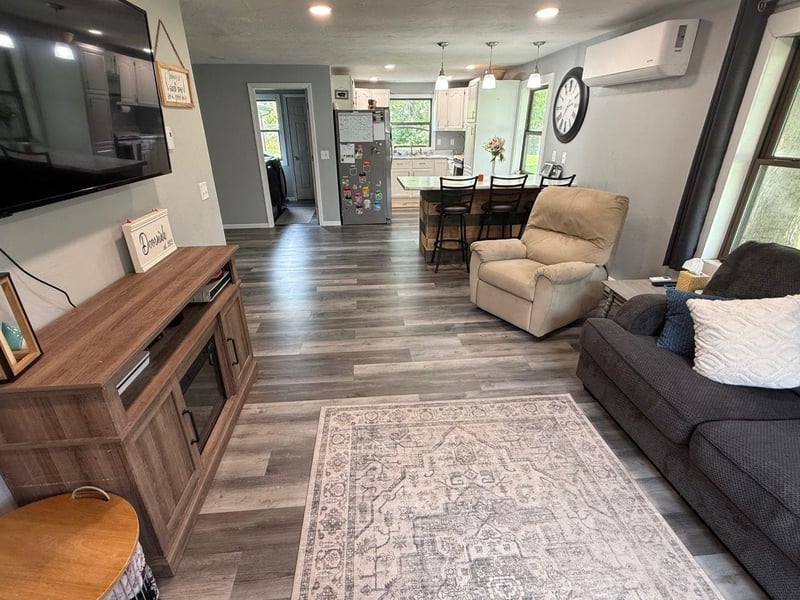W7747 Railroad St, Shiocton, WI 54170-8627