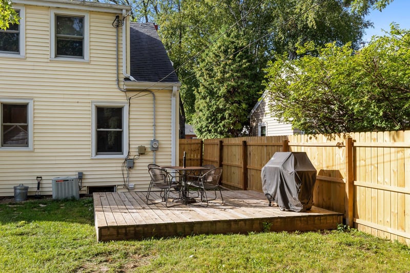 1018 E Frances St, Appleton, WI 54911