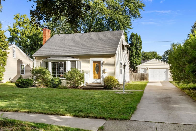 1018 E Frances St, Appleton, WI 54911