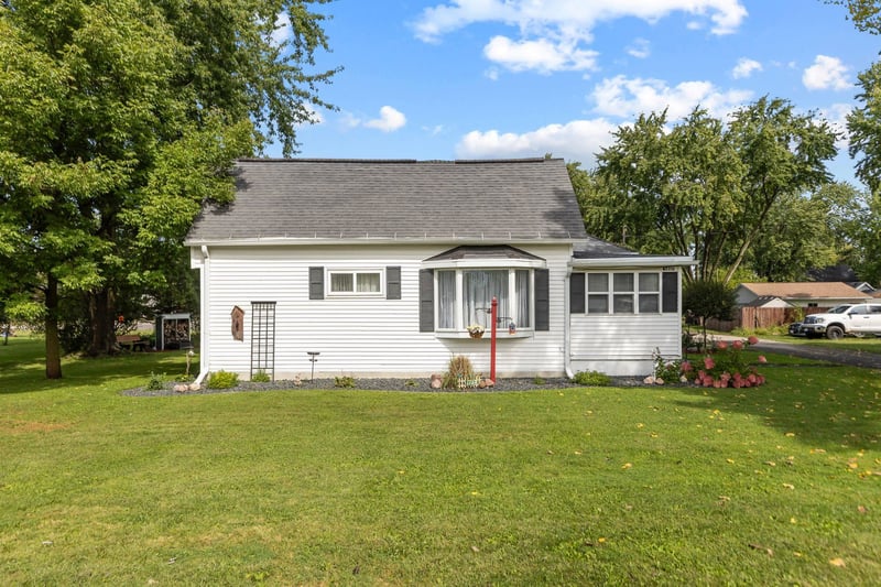 W7712 Railroad St, Shiocton, WI 54170