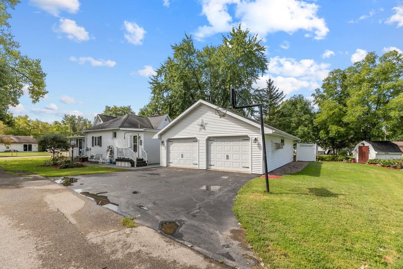 W7712 Railroad St, Shiocton, WI 54170
