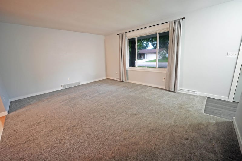 2515 Lance St, Green Bay, WI 54313-6750