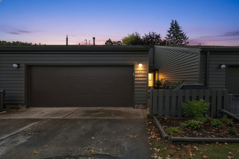 33 Webster Heights Dr, Green Bay, WI 54301-2327