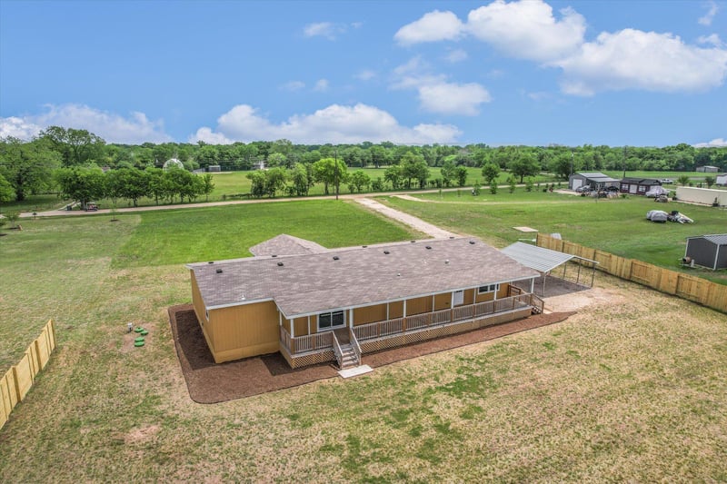 202 Lazy River LN, Elgin, TX 78621