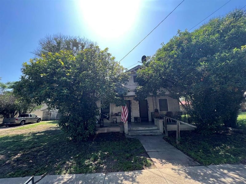 606 S Chestnut ST, Lampasas, TX 76550