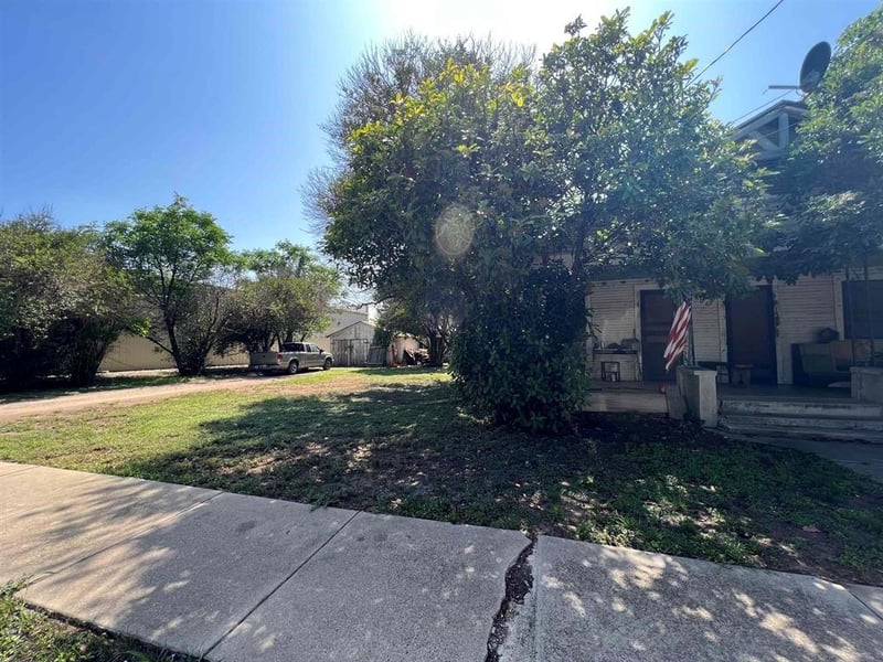 606 S Chestnut ST, Lampasas, TX 76550