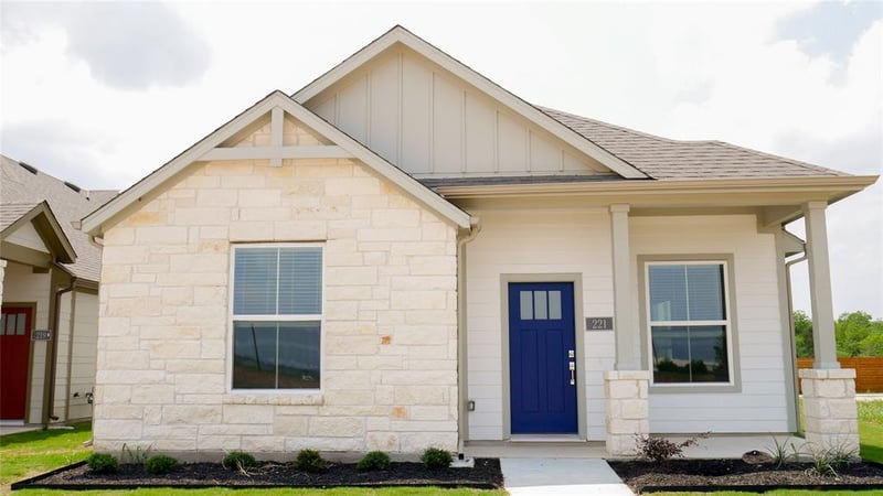 221 Pinnacle LN, Kyle, TX 78640