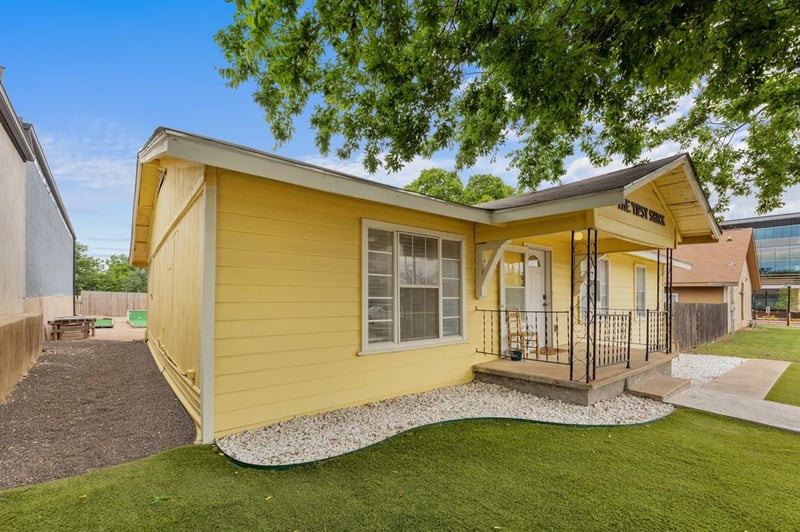 102 Liberty Ave, Round Rock, TX 78664
