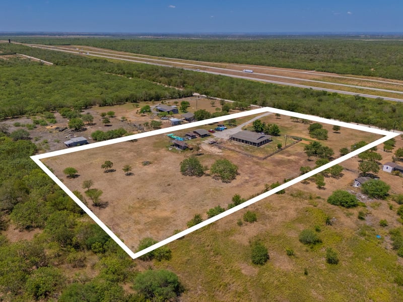 1781 Long RD, Lockhart, TX 78644