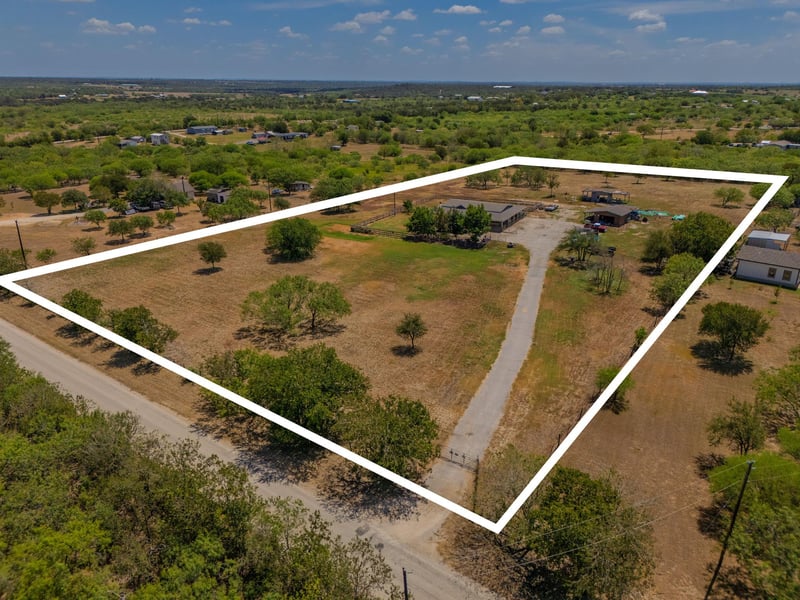 1781 Long RD, Lockhart, TX 78644
