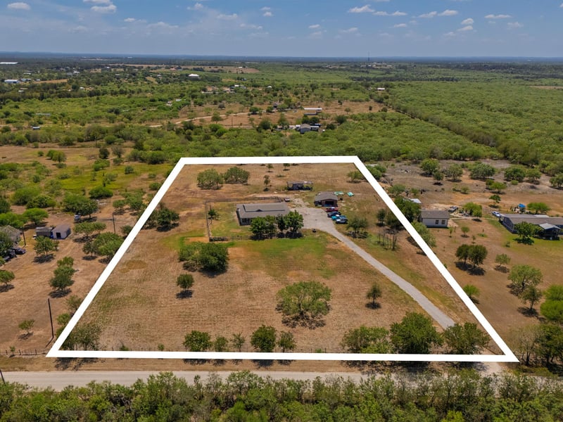 1781 Long RD, Lockhart, TX 78644