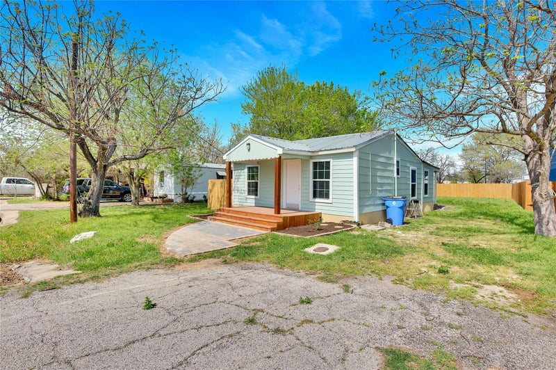 211 Burton ST, Manor, TX 78653