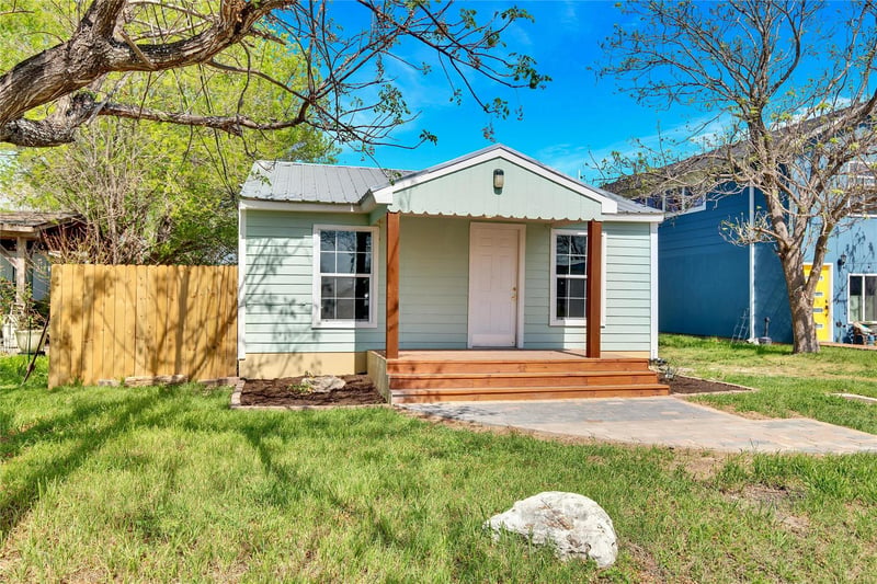 211 Burton ST, Manor, TX 78653