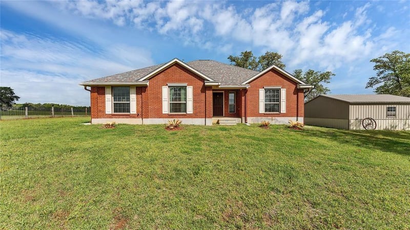 188 Zindler LN, Paige, TX 78659