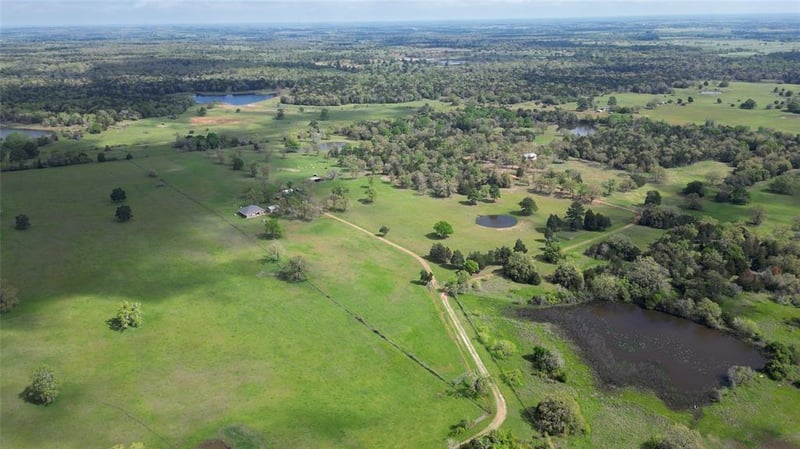 188 Zindler LN, Paige, TX 78659