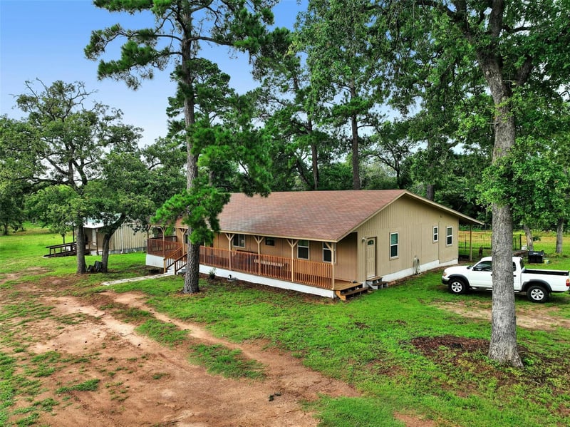 2169 Highway 304 , Smithville, TX 78957