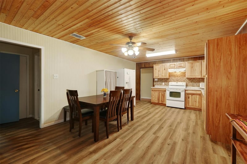 2169 Highway 304 , Smithville, TX 78957