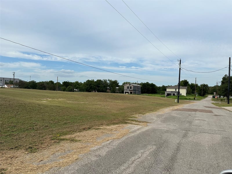 213 4th ST, Rockdale, TX 76567