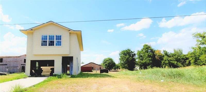 213 4th ST, Rockdale, TX 76567