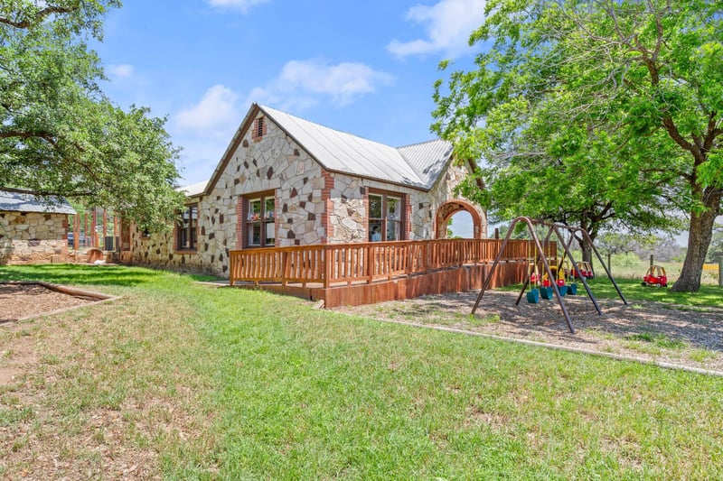 525 Pace Bend RD, Spicewood, TX 78669