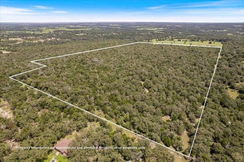 000 Hidden Oaks LN, Elgin, TX 78621