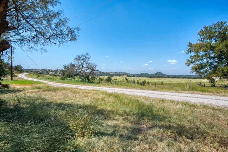 51 Ds RD, Fredericksburg, TX 78624