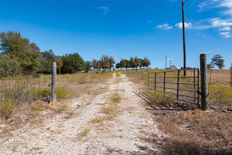 2364 Westwood RD, Lockhart, TX 78644