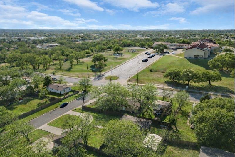 801 12 E Avenue C, Lampasas, TX 76550
