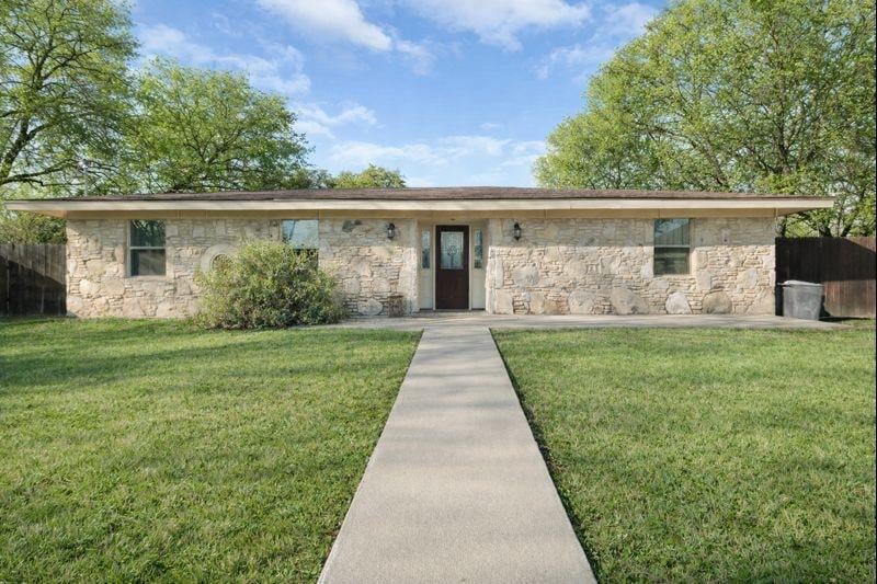 801 12 E Avenue C, Lampasas, TX 76550